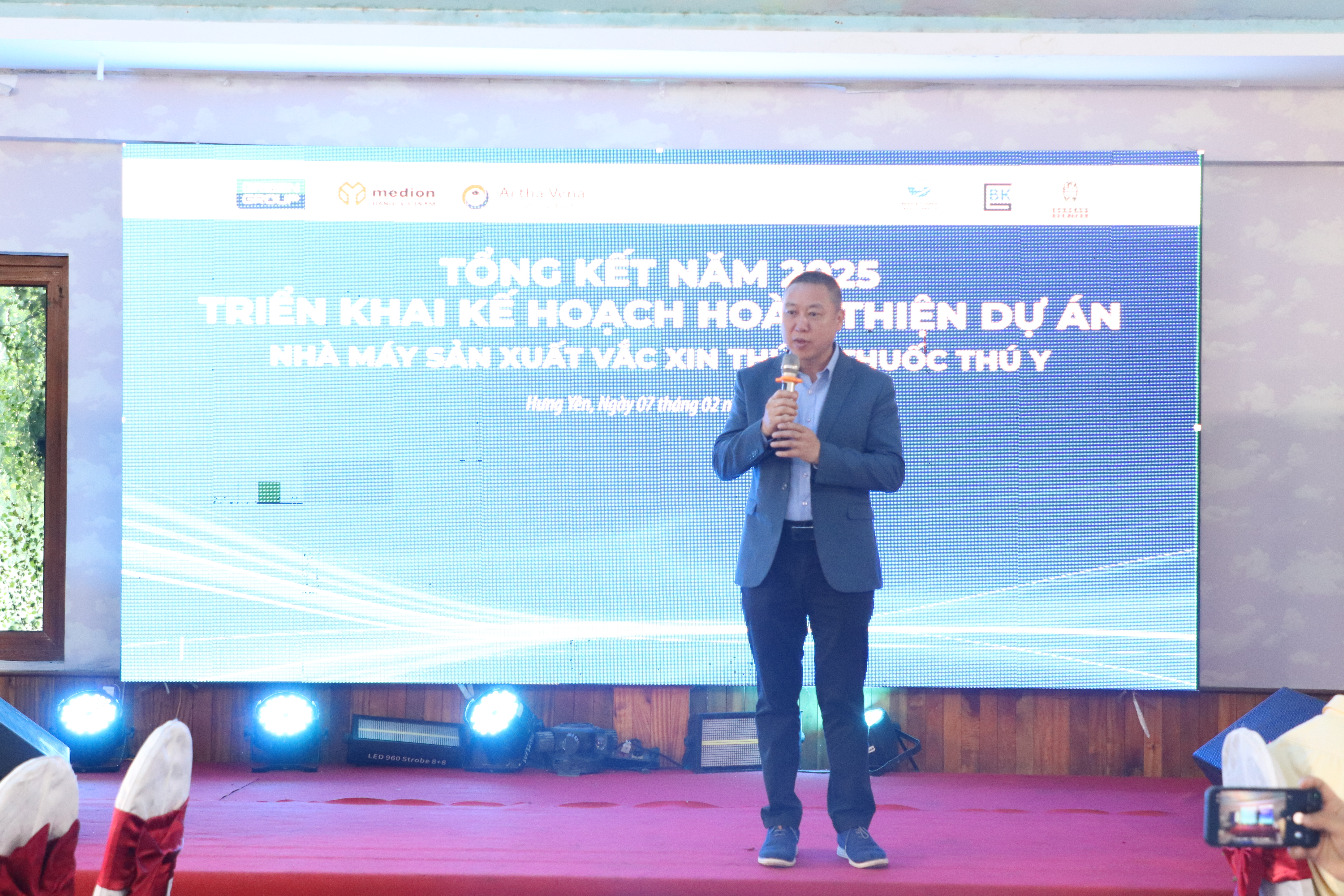 GREEN GROUP TỔ CHỨC THÀNH CÔNG LỄ CẤT NÓC NHÀ MÁY SẢN XUẤT THUỐC THÚ Y & VẮC XIN ĐẠT CHUẨN GMP – WHO IMG 3535